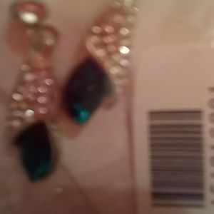 EARRINGS REALLY VERY PRETTY PICS DOESN'T DO JUSTIC